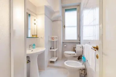 Bagno di GuestHost - Il Salotto Blu - Appartamento con Parcheggio