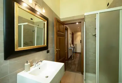 Bagno di Indipendenza Apartment by Mamo Florence