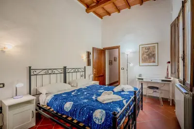 Letto o letti in una camera di GuestHost - Heart of Florence - San Lorenzo Lovely Apartment