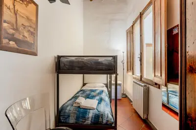 Letto o letti in una camera di GuestHost - Heart of Florence - San Lorenzo Lovely Apartment