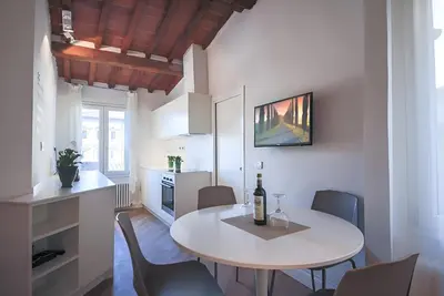 TV o dispositivi per l'intrattenimento presso Elegant and Bright Flat near the Duomo