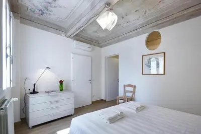 Letto o letti in una camera di Giulia e Valentina by Halldis
