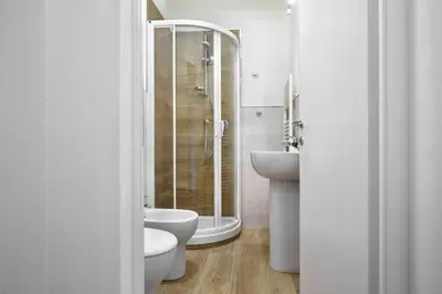 Bagno di Giulia e Valentina by Halldis