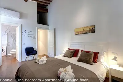 Letto o letti in una camera di Bonnie - Clyde - Marvin Apartments by Mamo Florence