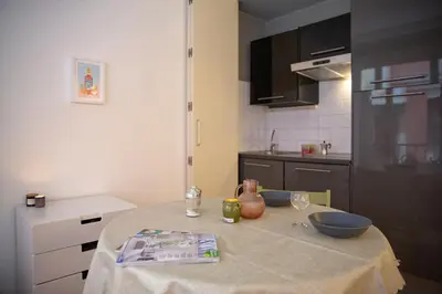 Cucina o angolo cottura di Modern Studio Apartment In Front Of Ponte Vecchio