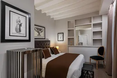 Letto o letti in una camera di HR BEDROOMS IN FLORENCE