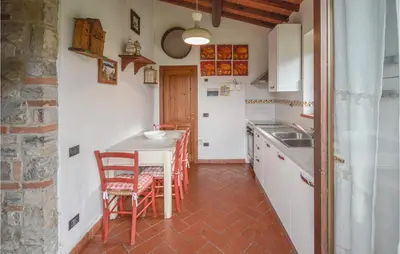 Cucina o angolo cottura di Stunning Home In Molino Del Piano Fi