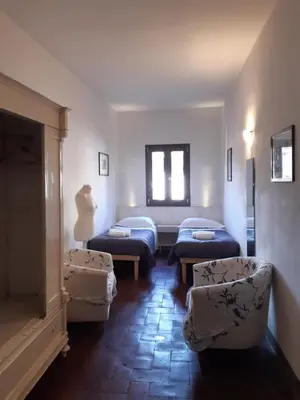Letto o letti in una camera di case de' neri