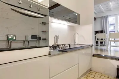 Cucina o angolo cottura di Victor Apartment by Mamo Florence