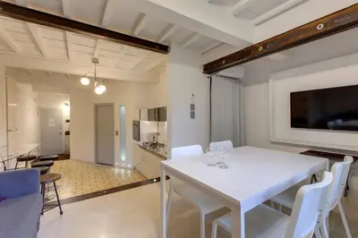 Cucina o angolo cottura di Victor Apartment by Mamo Florence
