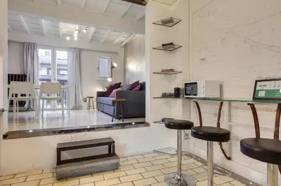 Area soggiorno di Victor Apartment by Mamo Florence