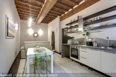 Cucina o angolo cottura di Calzaiuoli Apartments by Mamo Florence