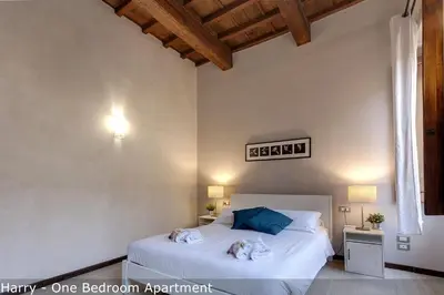 Letto o letti in una camera di Calzaiuoli Apartments by Mamo Florence