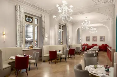 Area soggiorno di Anglo American Hotel Florence, Curio Collection By Hilton