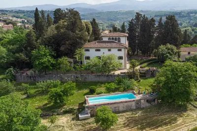 Piscina di Villa Poggio Cherici by Mmega o nelle vicinanze