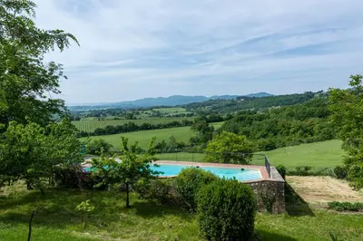 Piscina di Villa Poggio Cherici by Mmega o nelle vicinanze