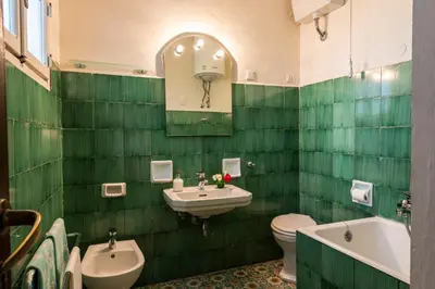 Bagno di Villa Poggio Cherici by Mmega