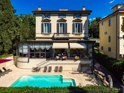 Piscina di Hotel Villa Carlotta o nelle vicinanze