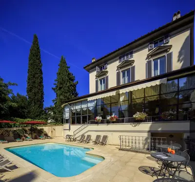 Piscina di Hotel Villa Carlotta o nelle vicinanze
