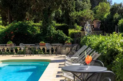 Piscina di Hotel Villa Carlotta o nelle vicinanze