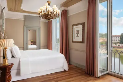 Letto o letti in una camera di The Excelsior, a Luxury Collection Hotel, Florence