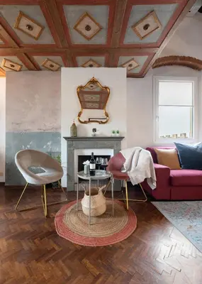 Area soggiorno di Via Lamberti, 3 - Florence Charming Apartments - Charming and historic 5th-floor attic apartment with elevator in a building at the heart of vibrant Florence, just a 2-minute walk from all attractions