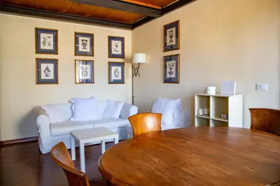 Area soggiorno di Darling Suite near David