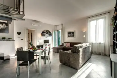 Area soggiorno di Alamanni Apartment by Mamo Florence