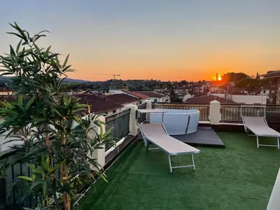 Alba o tramonto visti dall'interno del bed & breakfast o dai dintorni