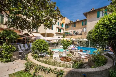 Piscina di Hotel Croce Di Malta o nelle vicinanze