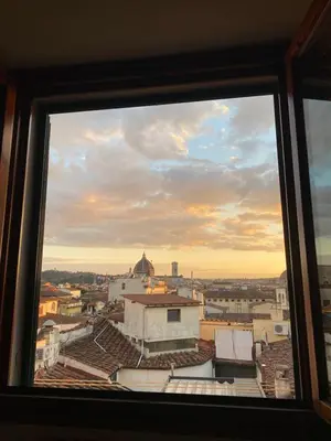 Vista generica su Firenze o vista sulla città dall'interno dell'appartamento