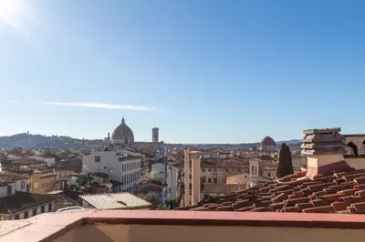 Vista generica su Firenze o vista sulla città dall'interno dell'appartamento