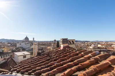 Vista generica su Firenze o vista sulla città dall'interno dell'appartamento