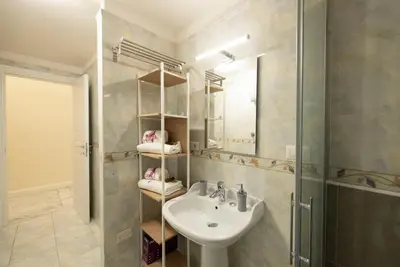 Bagno di Cavour Rosa Apartment by Mamo Florence