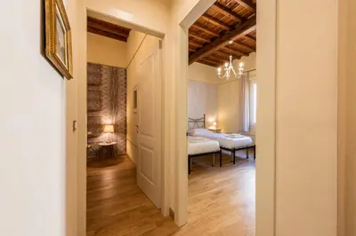 Letto o letti in una camera di Botticelli by Mmega
