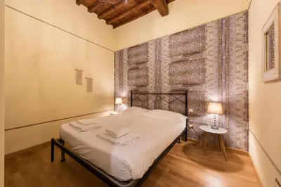 Letto o letti in una camera di Botticelli by Mmega