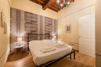 Letto o letti in una camera di Botticelli by Mmega