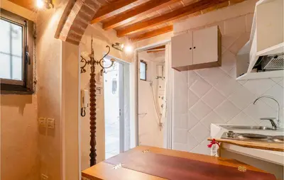 Cucina o angolo cottura di Amazing Apartment In Firenze