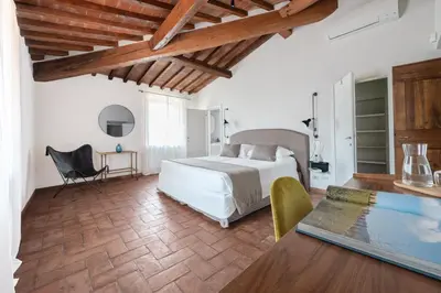 Letto o letti in una camera di Apartments Florence - Villa Fonte Morgana with pool