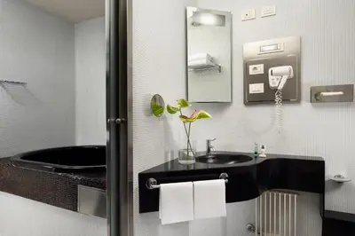 Bagno di UNA Hotels Vittoria Firenze