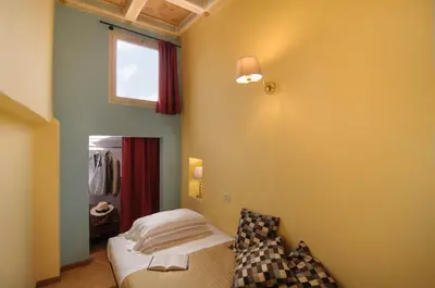 Letto o letti in una camera di Hotel Cardinal of Florence - recommended for ages 25 to 55
