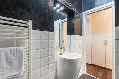 Bagno di Art Gallery Apartment in Florence