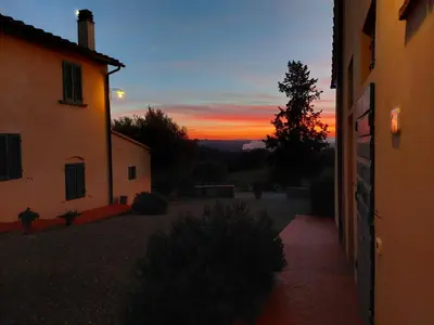 Alba o tramonto visti dall'interno della casa vacanze o dai dintorni