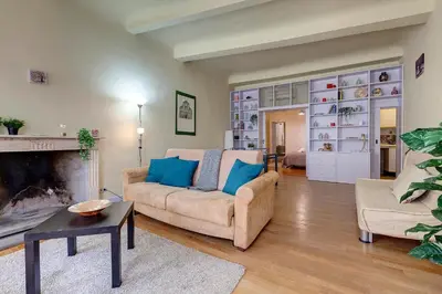 Area soggiorno di Oriuolo Apartment by Mamo Florence