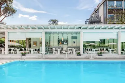 Piscina di Italiana Hotels Florence o nelle vicinanze