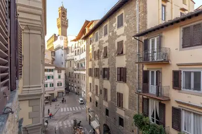 Vista generica su Firenze o vista sulla città dall'interno dell'appartamento