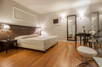 Letto o letti in una camera di Hotel Lombardia