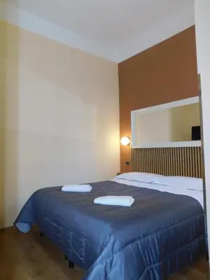 Letto o letti in una camera di PICCOLO HOTEL Nel Centro Storico di Firenze