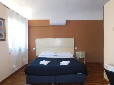 Letto o letti in una camera di PICCOLO HOTEL Nel Centro Storico di Firenze