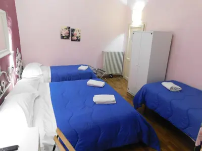 Letto o letti in una camera di PICCOLO HOTEL Nel Centro Storico di Firenze